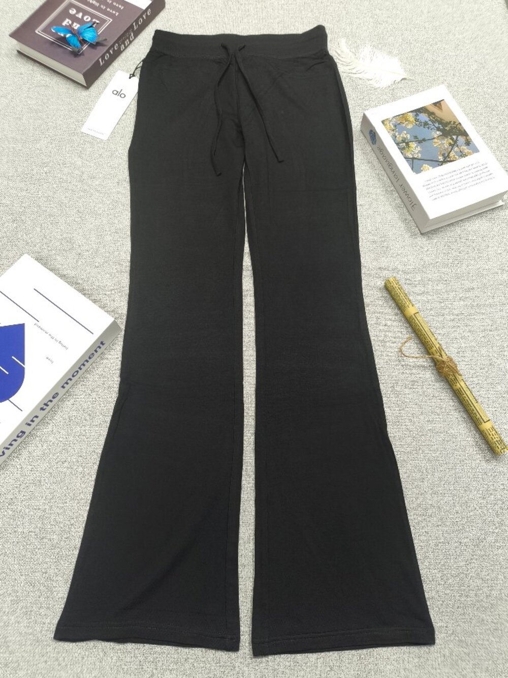 Alo Yoga Sway Bootcut Sweatpant Black🖤Slimming pants😍Leg shaping Y2K Casual - Picture 3 of 7